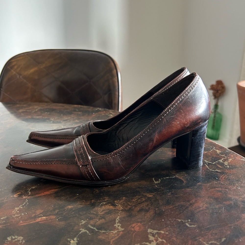 Vintage brown pegabo heels